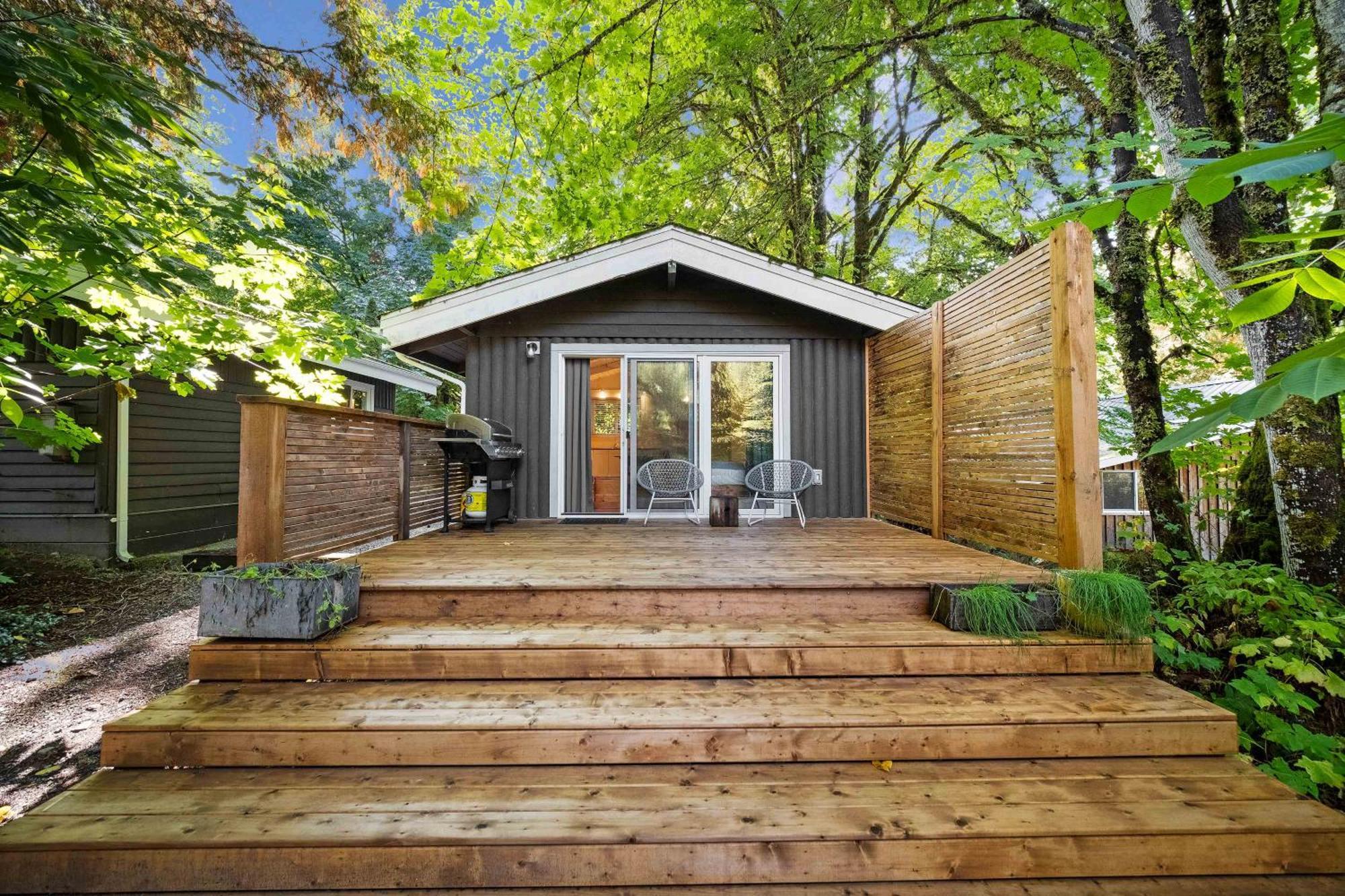 Sunwolf Riverside Cabins Brackendale Eksteriør bilde