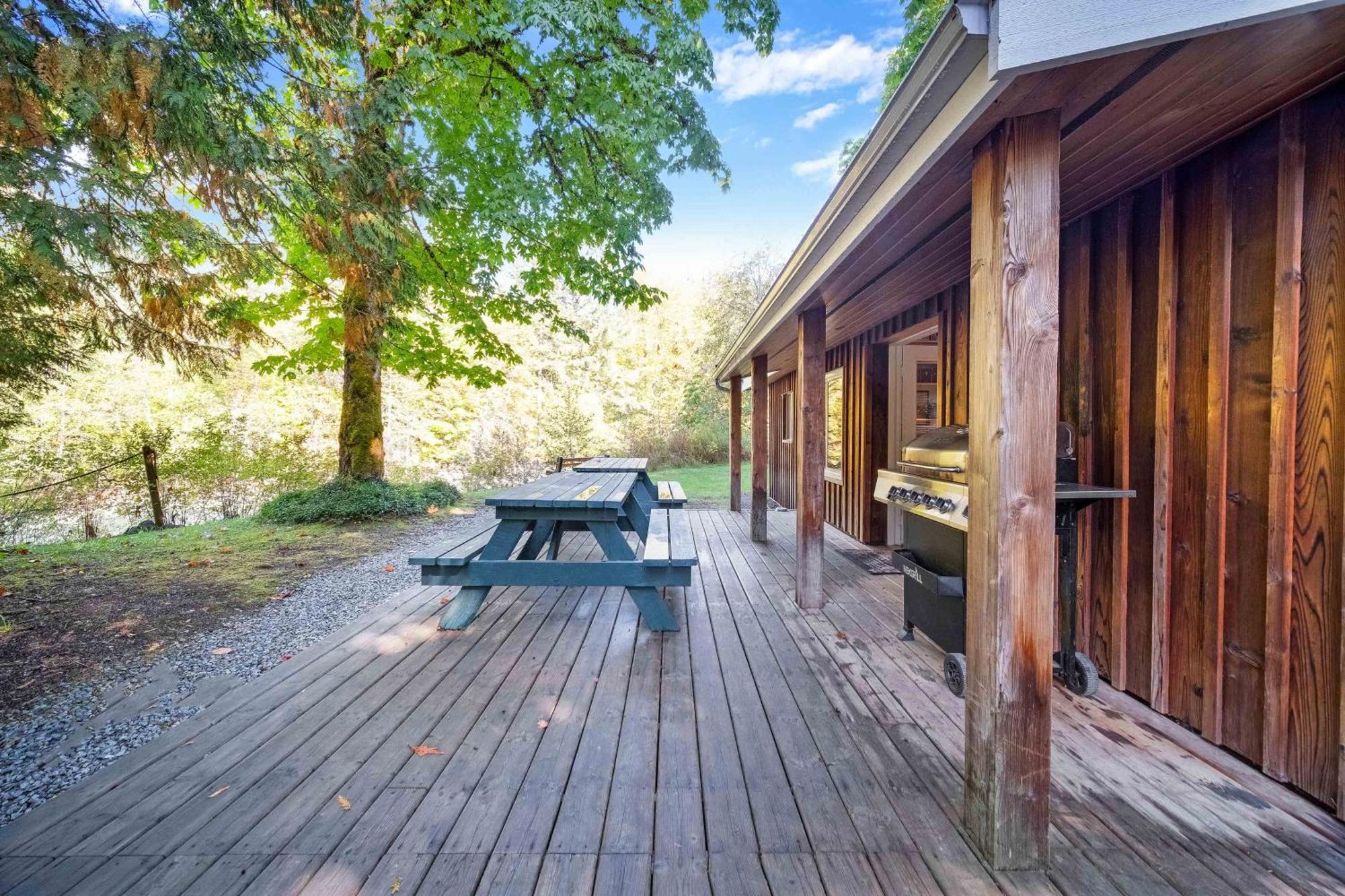 Sunwolf Riverside Cabins Brackendale Eksteriør bilde